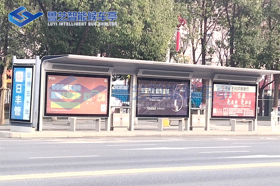 河南公交站台候车亭名目完工，品德与办事双保证