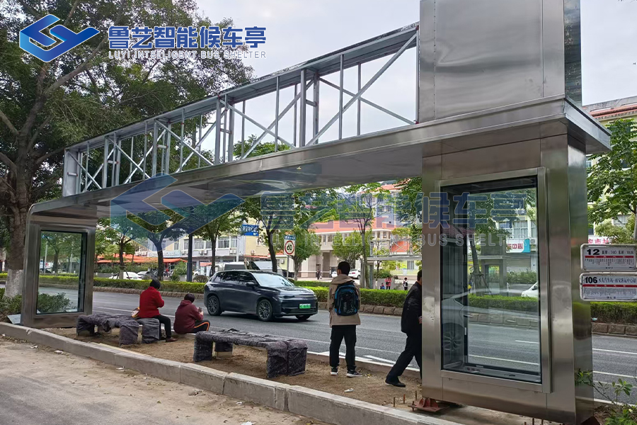 福建不锈钢公交车候车亭名目案例，立异设想与耐用品德的完善连系