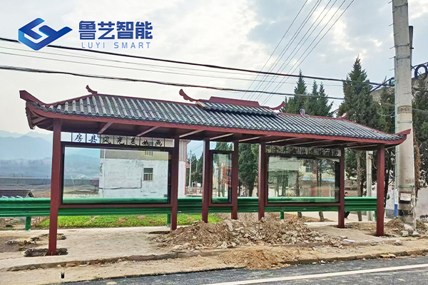 湖北仿古公交车候车亭完工！山东鲁艺智能让古建神韵融入平常出行